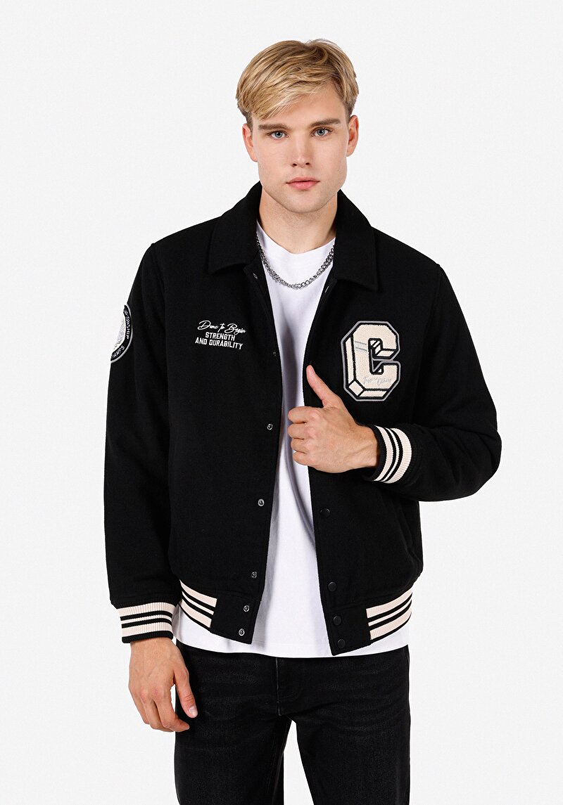 Изображение Мужское черное пальто прямого кроя