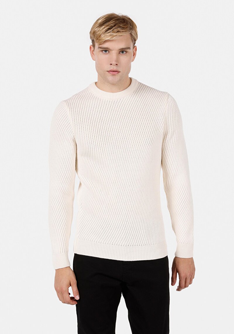 Изображение Мужской свитер стандартного кроя, с двойным вырезом