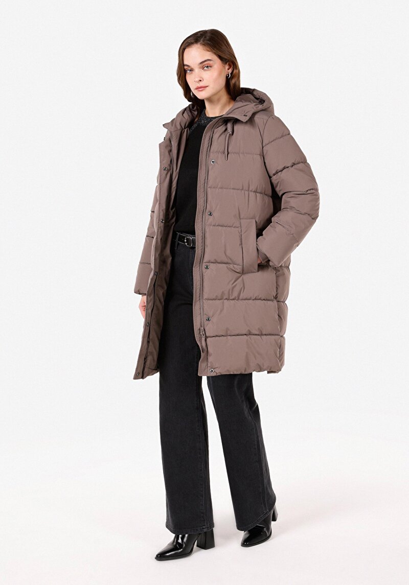 Изображение Женское водонепроницаемое пальто с капюшоном и застёжкой на кнопках