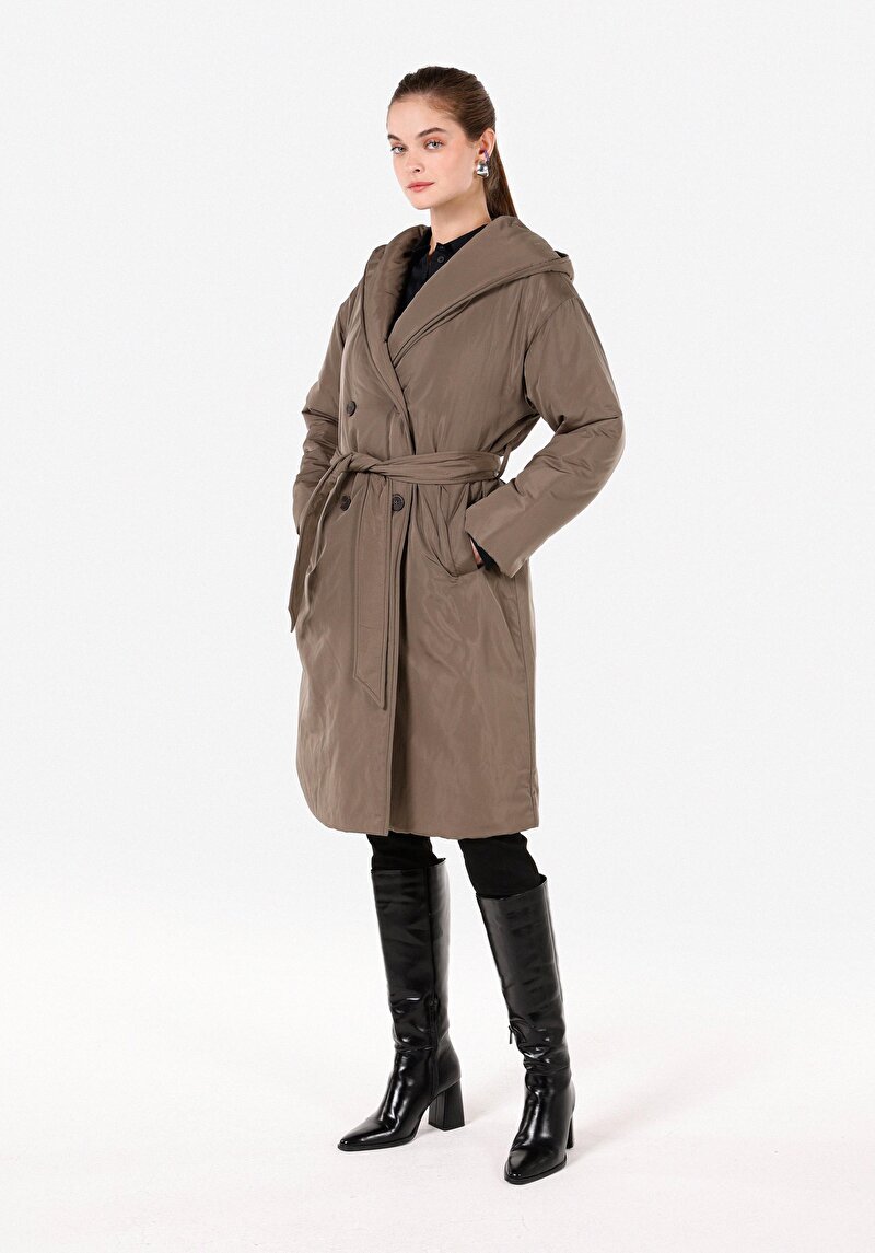 Изображение Женское зелёное пальто стандартного кроя, с капюшоном