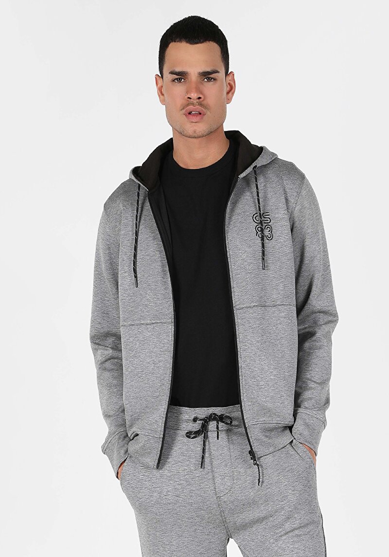 Изображение Мужской серый пиджак приталенного кроя