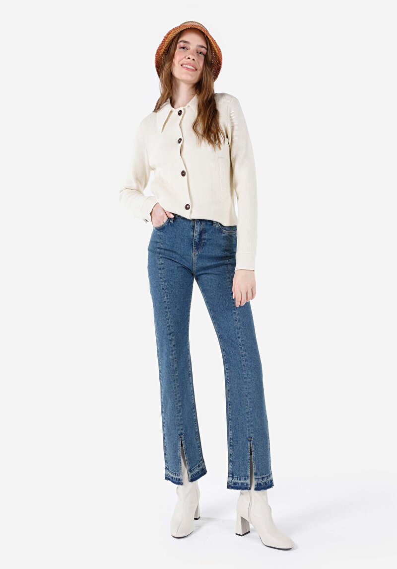 Изображение Женские джинсы цвета индиго стандартного кроя с завышенной талией