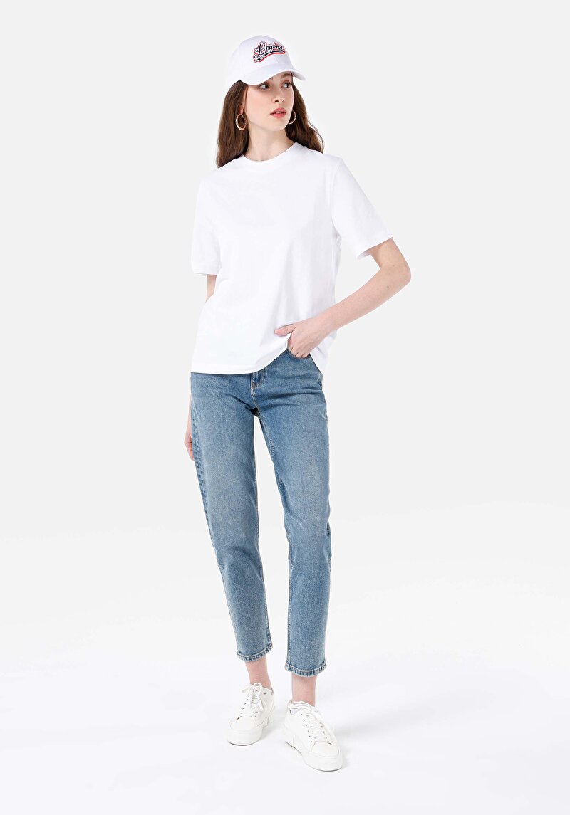 Изображение Женские джинсы цвета индиго mom fit с высокой посадкой и зауженными штанинами