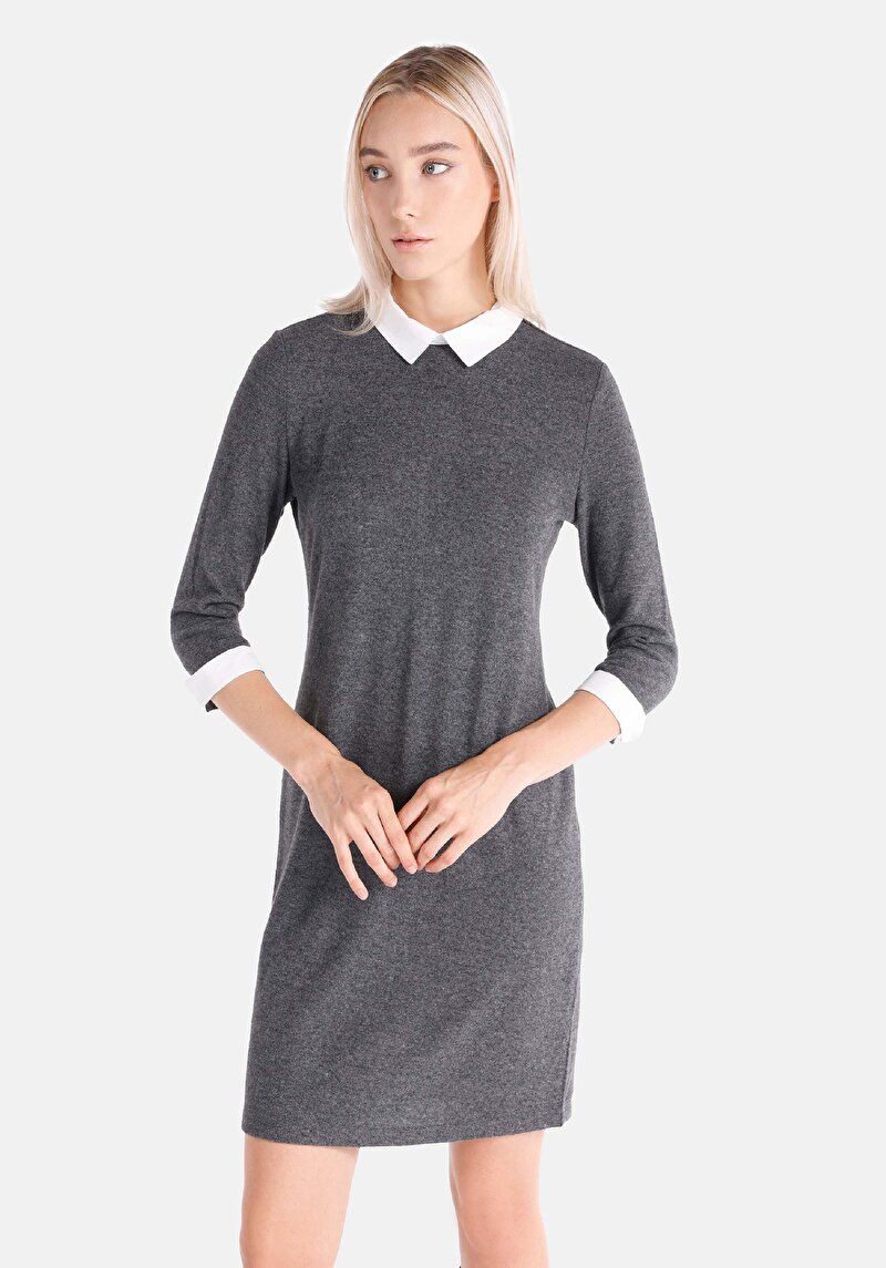 Изображение Женское антрацитовое платье стандартного кроя с длинным рукавом
