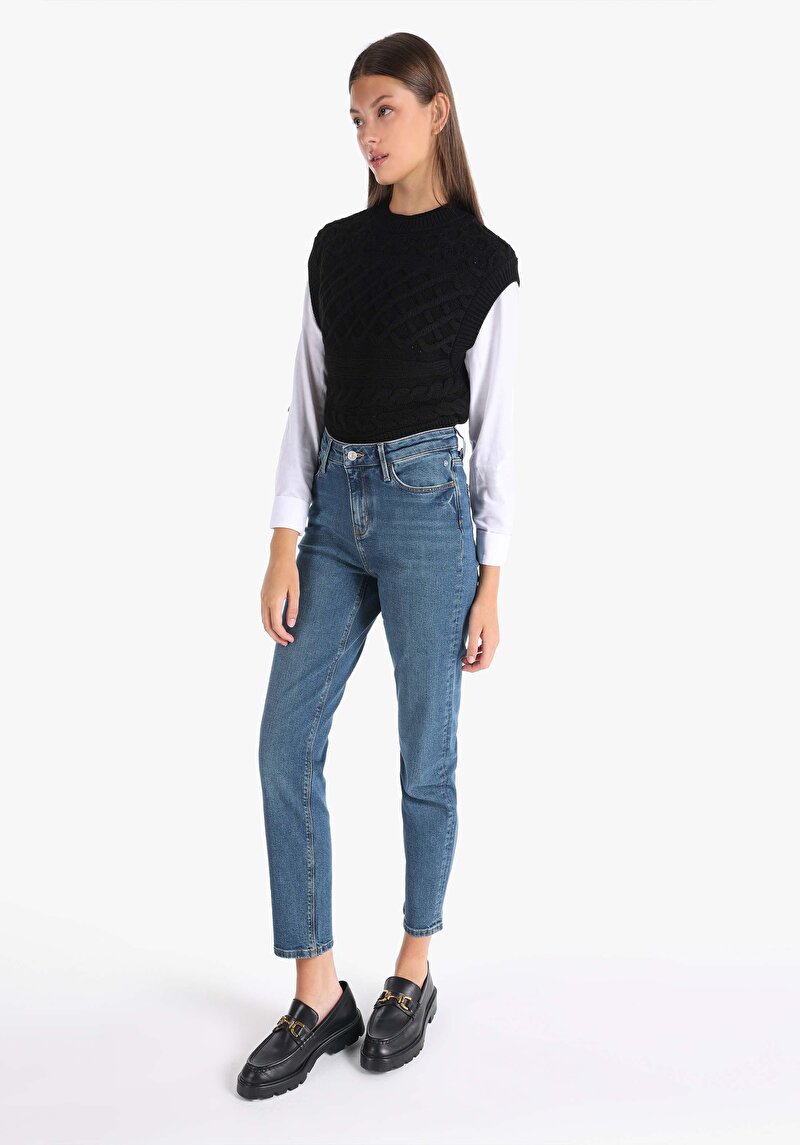 Изображение Женские джинсы из денима облегающего кроя