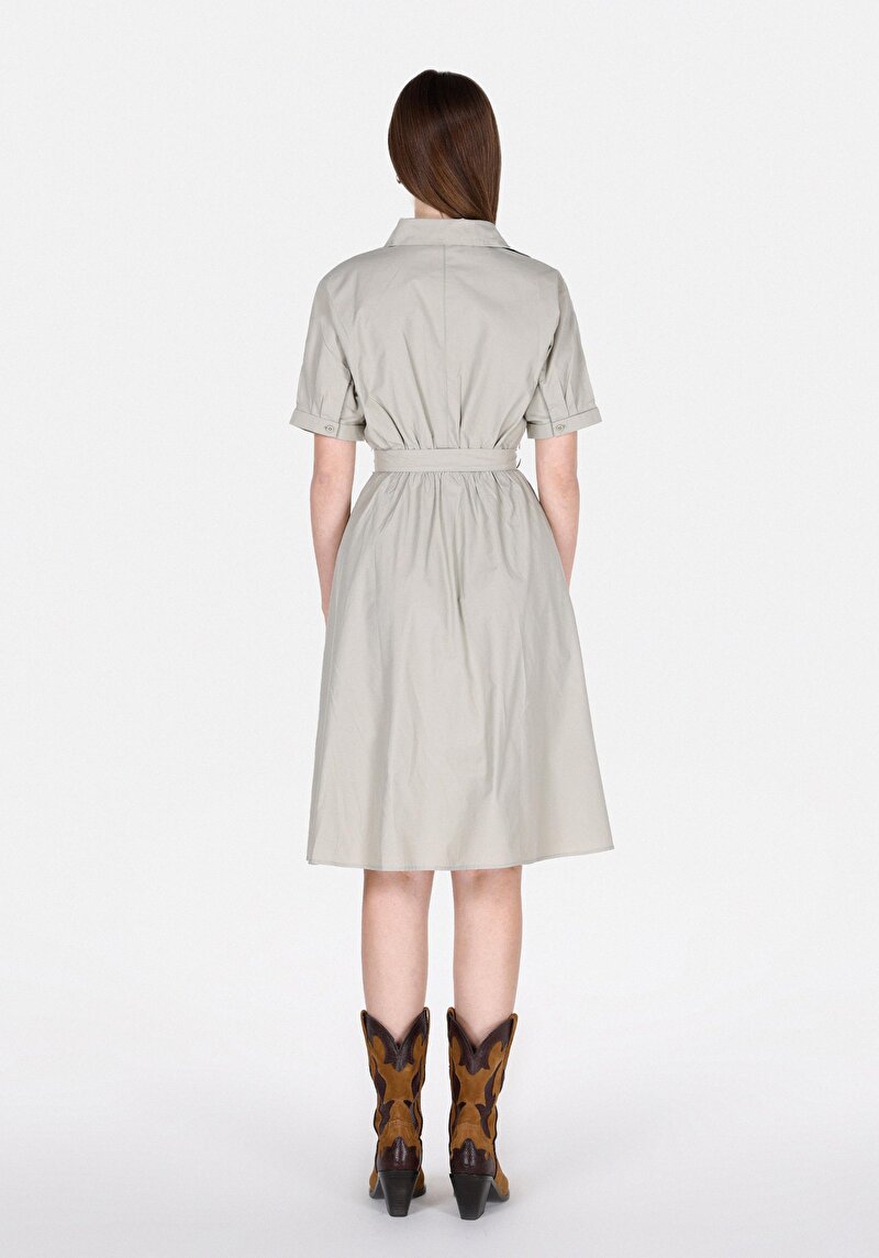 Показать информацию о Женское зелёное платье стандартного кроя