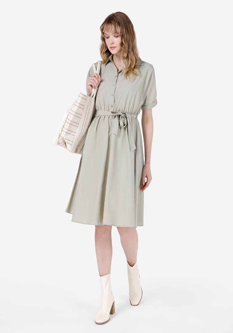 Показать информацию о Женское зелёное платье стандартного кроя