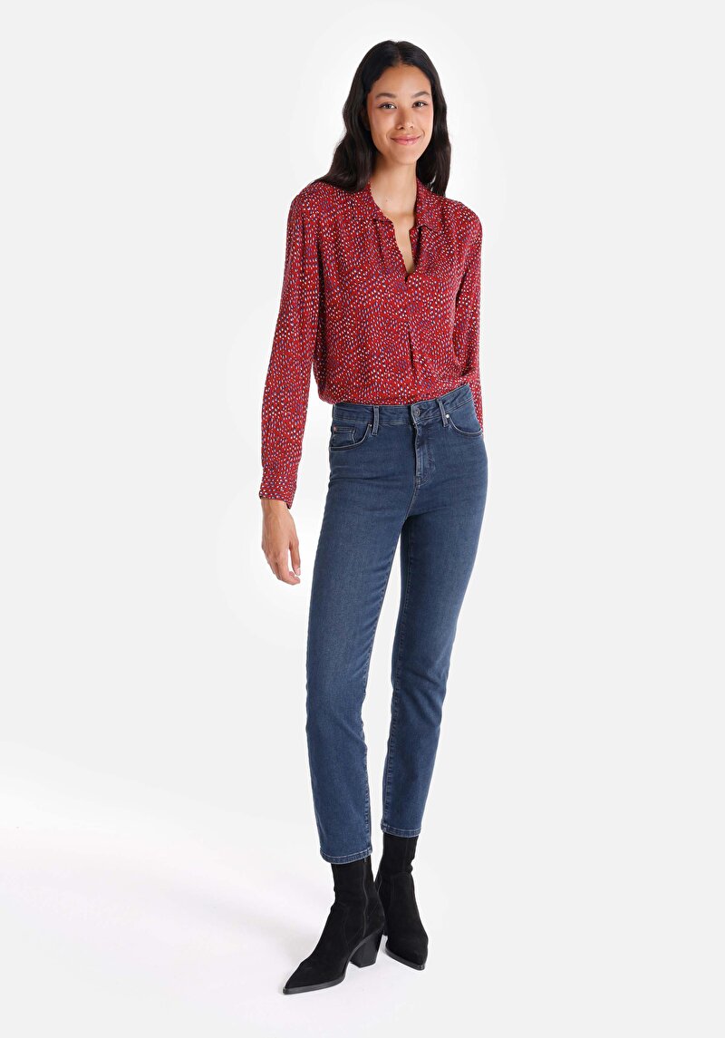 Изображение Женские джинсы цвета индиго прямого кроя со средней посадкой и приталенным силуэтом