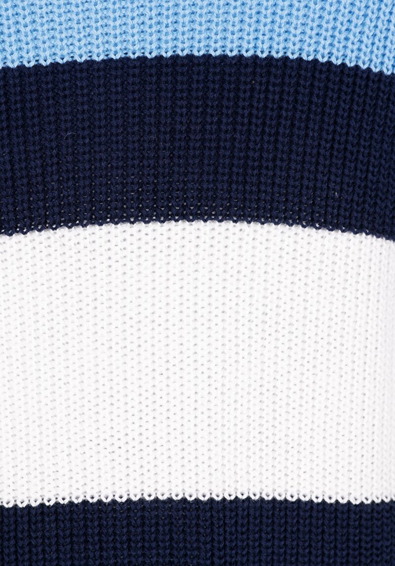 Показать информацию о Женский свитер