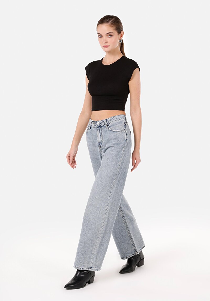 Изображение Женские джинсы цвета индиго стандартного кроя