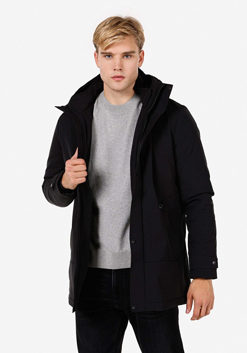 Изображение Мужское черное пальто прямого кроя