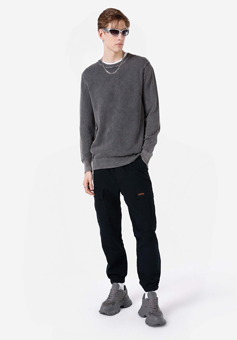 Показать информацию о Мужской жаккардовый свитер антрацитового цвета с круглым вырезом