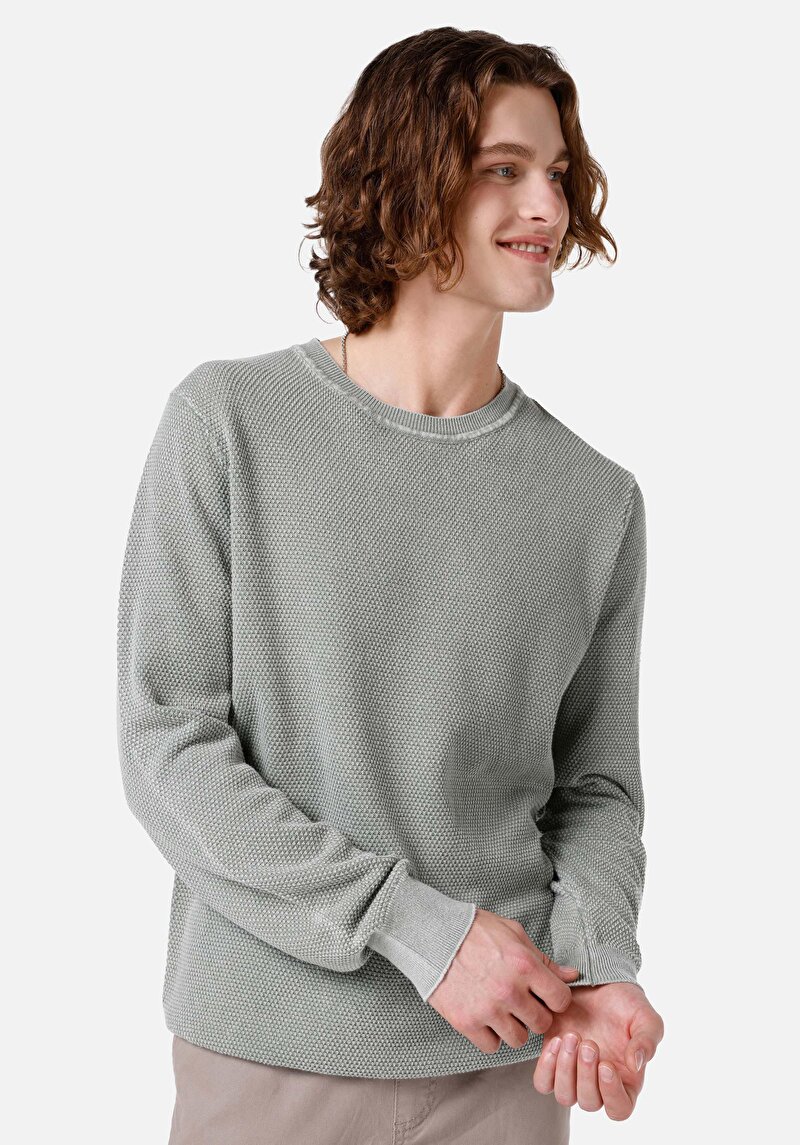 Изображение Мужской зелёный жаккардовый свитер стандартного кроя с круглым вырезом