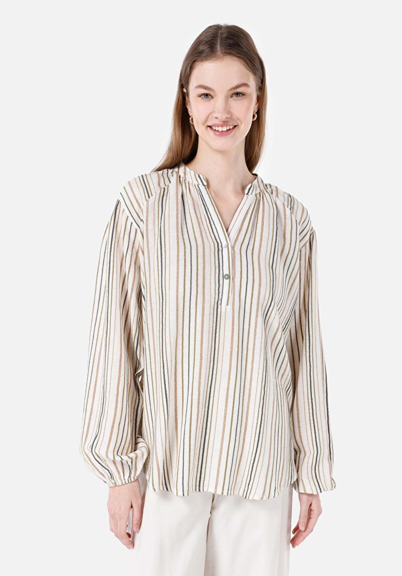 Изображение Женская бежевая рубашка обычного кроя