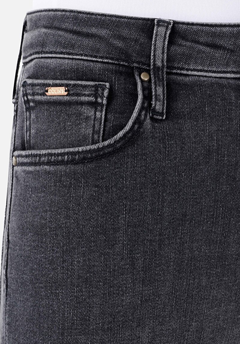 Показать информацию о Женские узкие чёрные джинсы с высокой талией и зауженными штанинами