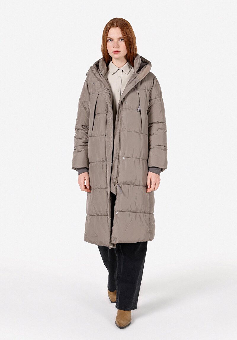 Изображение Женское пальто прямого кроя с высоким воротником