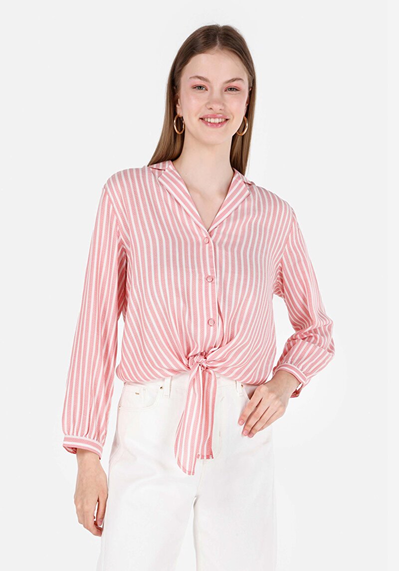 Изображение Женская красная рубашка в полоску обычного кроя с рукавами ¾
