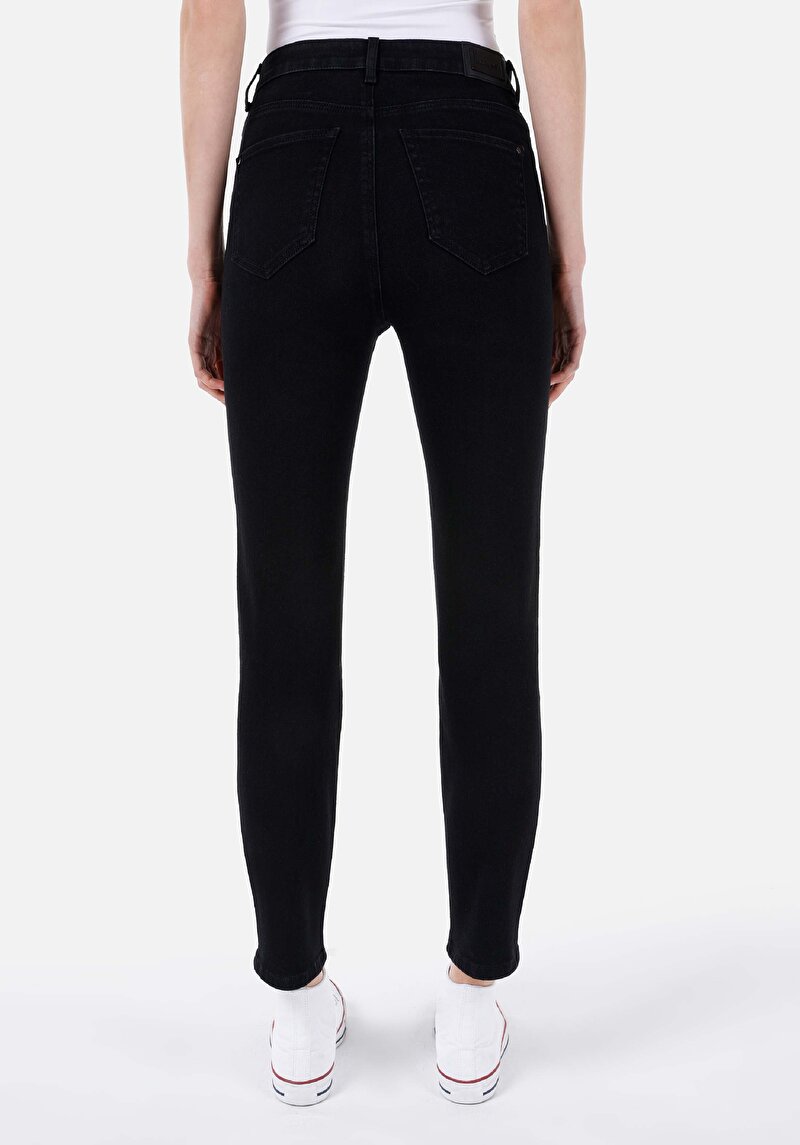 Показать информацию о Женские чёрные джинсы приталенного кроя