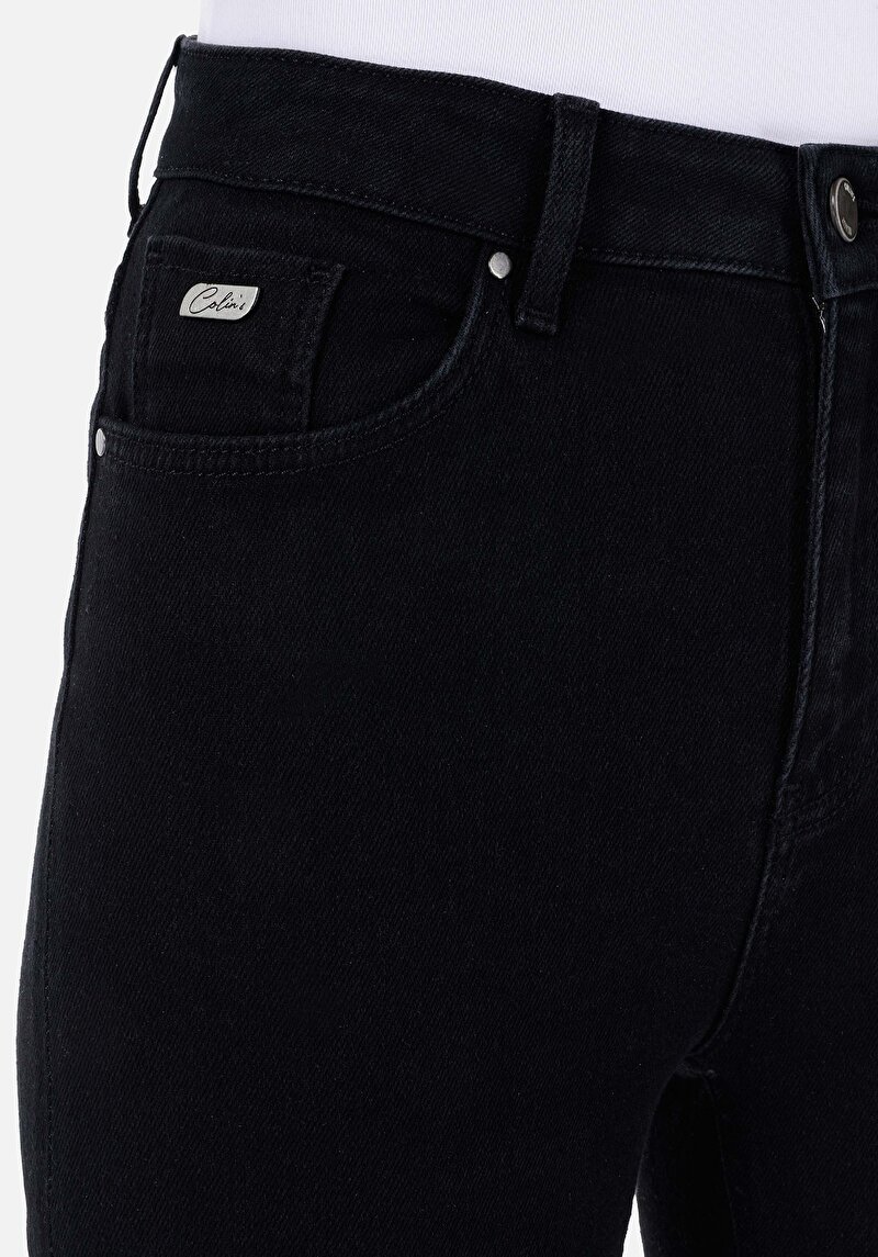 Показать информацию о Женские чёрные джинсы приталенного кроя