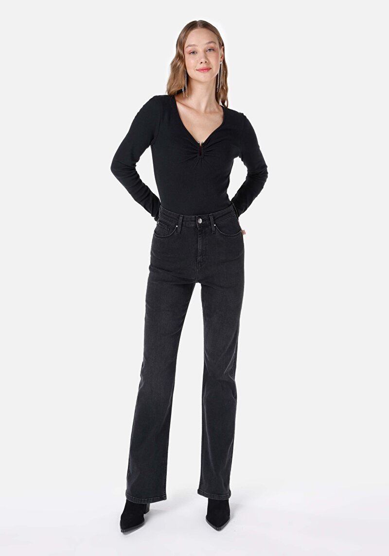 Изображение Женские чёрные джинсы стандартного кроя