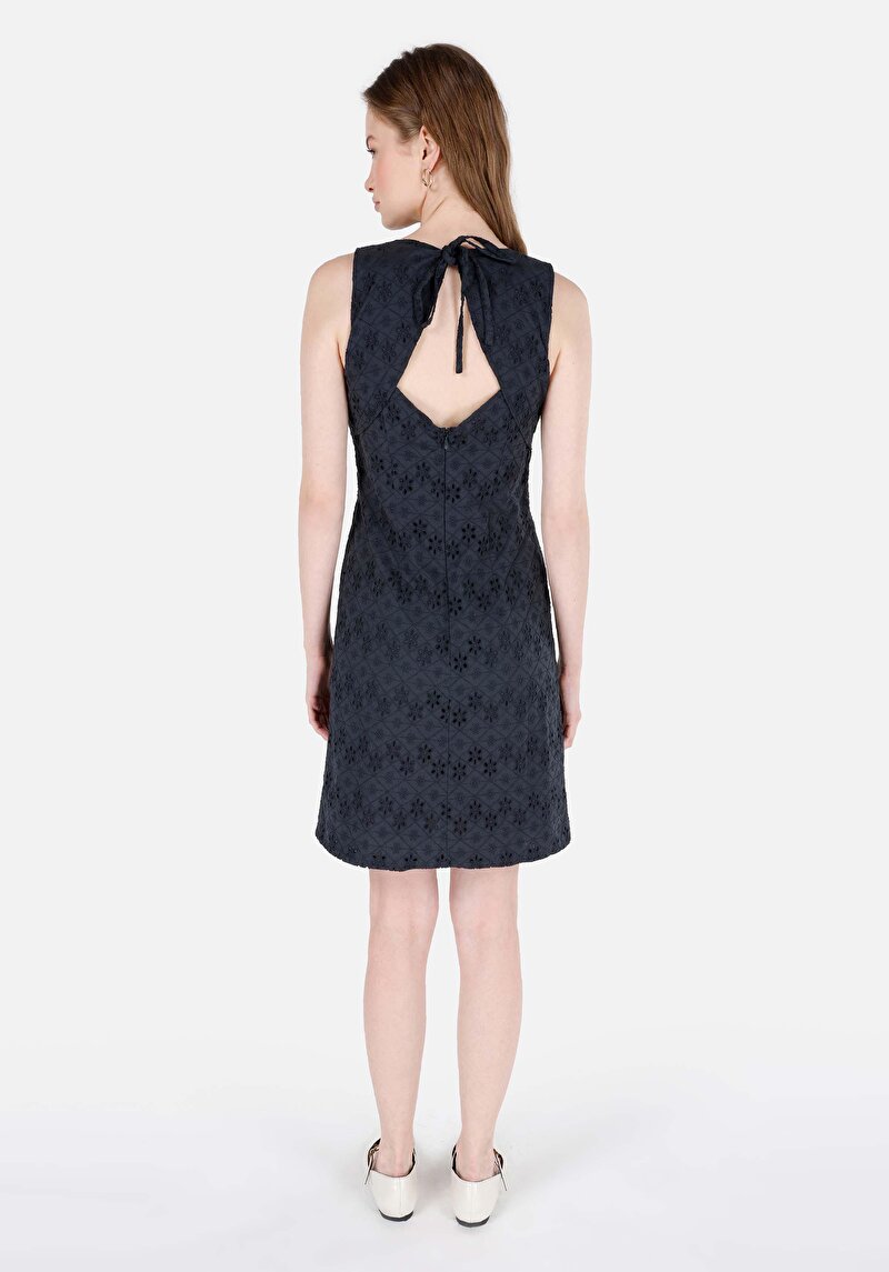 Показать информацию о Женское платье темно-синего цвета, приталенного кроя