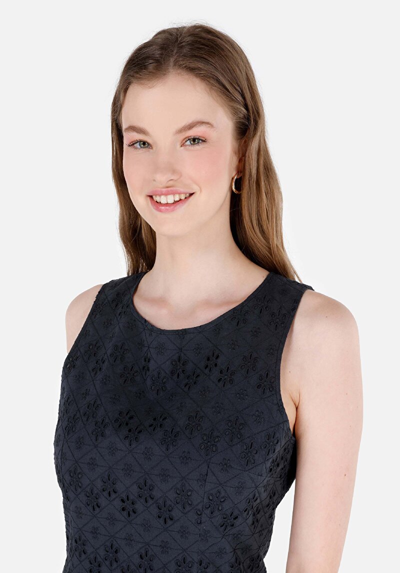 Показать информацию о Женское платье темно-синего цвета, приталенного кроя