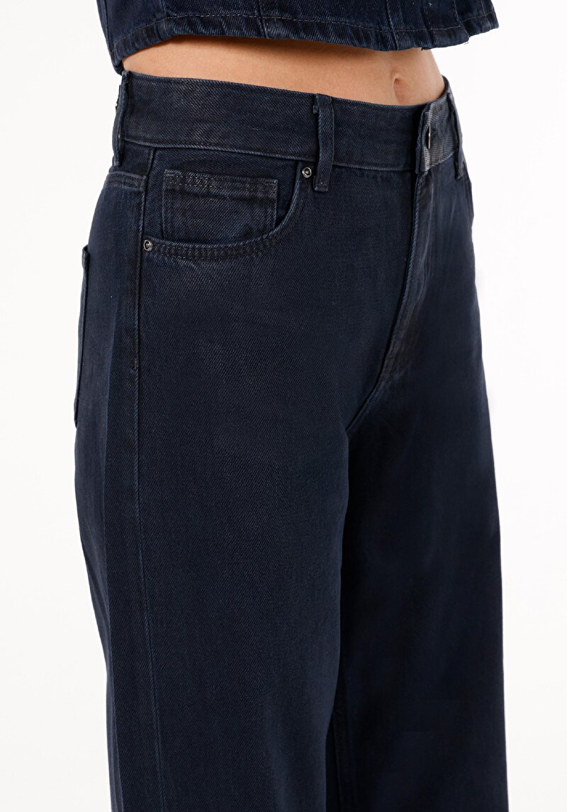 Показать информацию о Женские джинсы цвета тёмного индиго, стандартного кроя