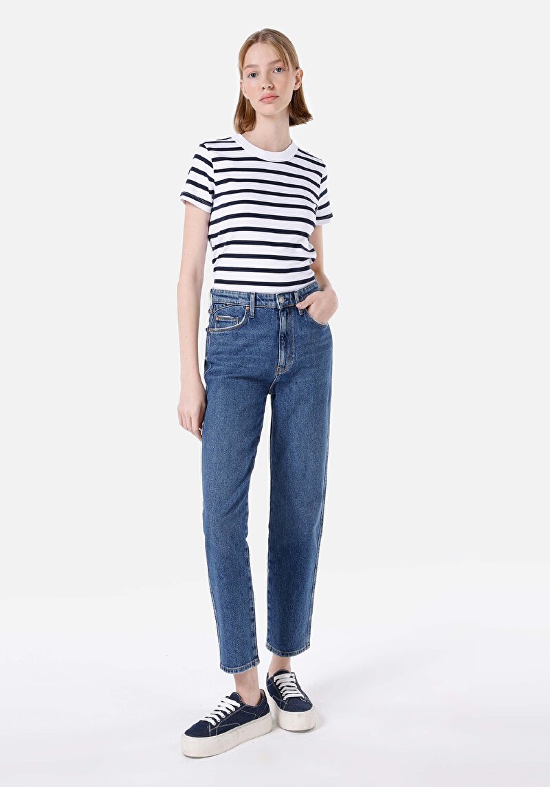 Изображение Женские джинсы цвета индиго облегающего кроя