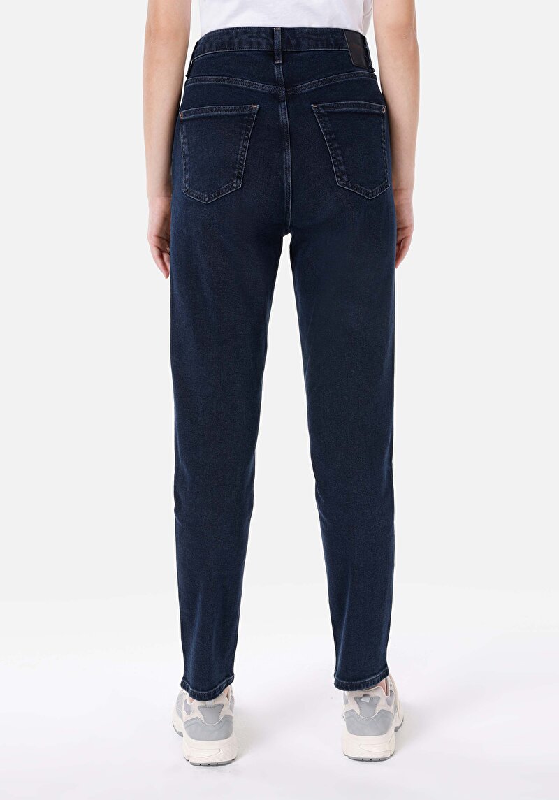 Показать информацию о Женские джинсы цвета темно-индиго mom fit slim leg