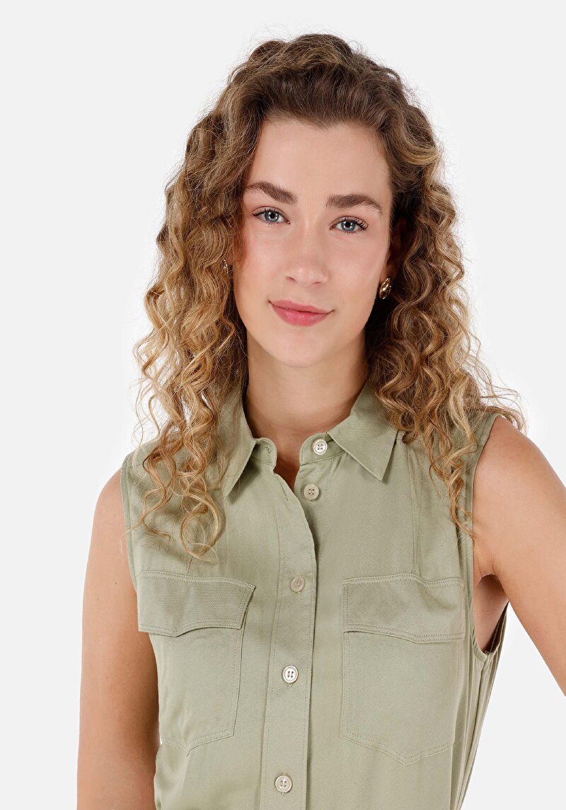 Показать информацию о Женское зеленое платье приталенного кроя