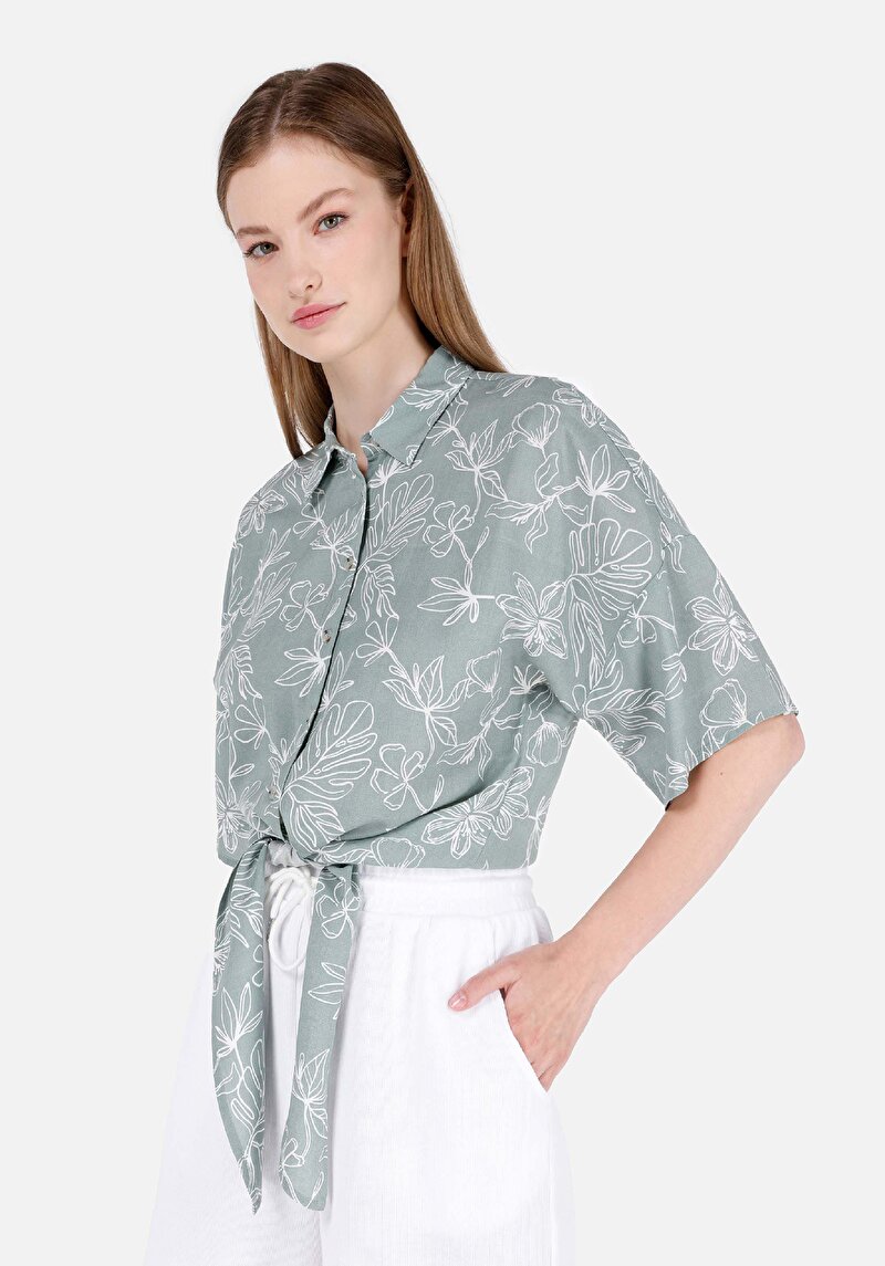 Изображение Женская зеленая рубашка стандартного кроя, с цветочным принтом и короткими рукавами