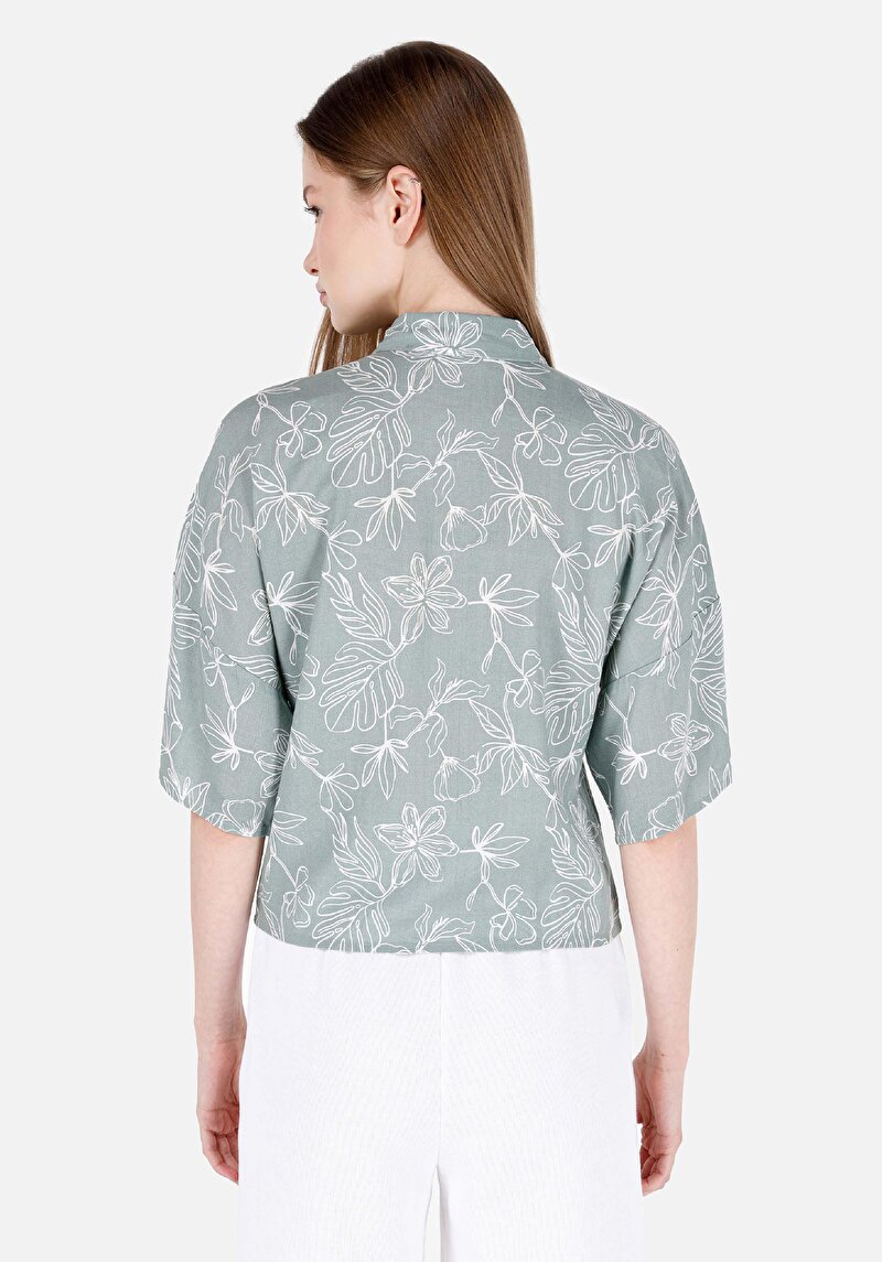 Показать информацию о Женская зеленая рубашка стандартного кроя, с цветочным принтом и короткими рукавами