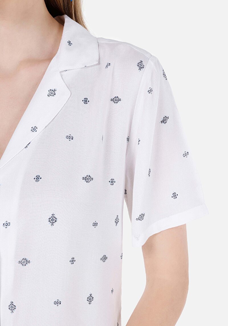 Показать информацию о Женская рубашка с цветочным принтом обычного кроя с короткими рукавами