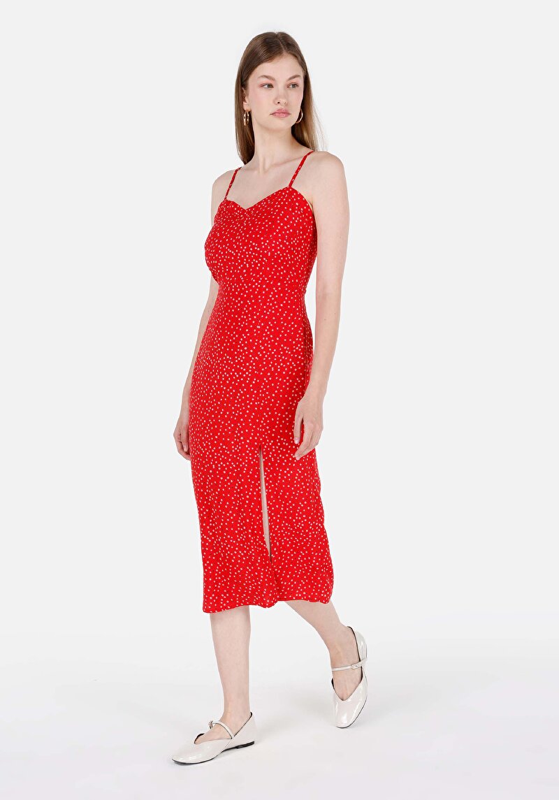 Изображение Женское красное платье приталенного кроя