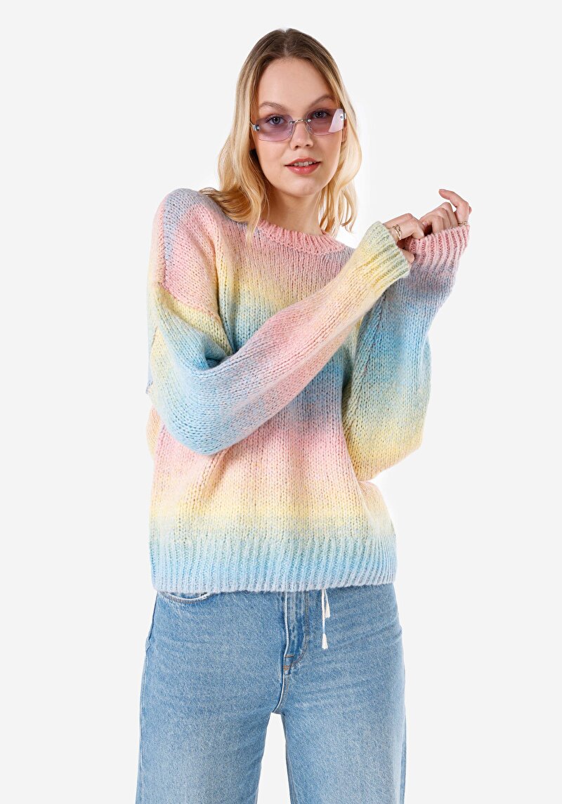 Изображение Женский разноцветный свитер с круглым вырезом, стандартного кроя