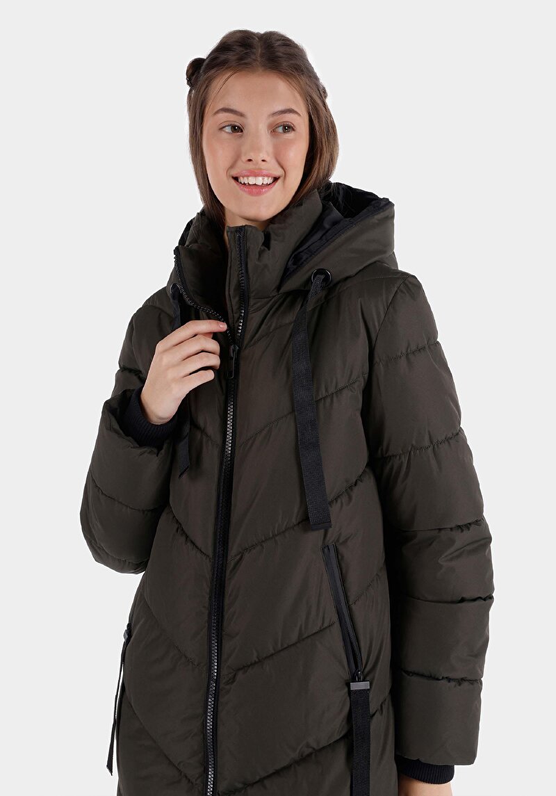 Изображение Женское зеленое пальто обычного кроя с капюшоном и застёжкой-молнией