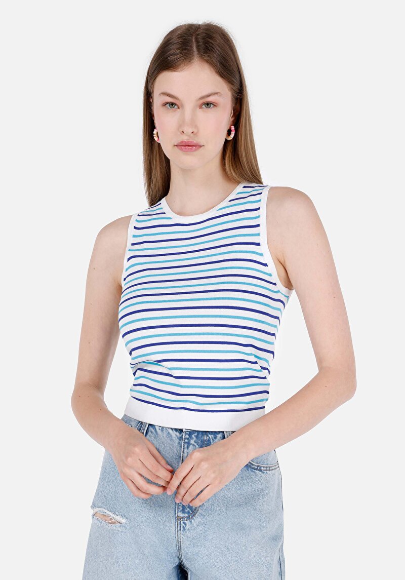 Изображение Женский синий свитер приталенного кроя