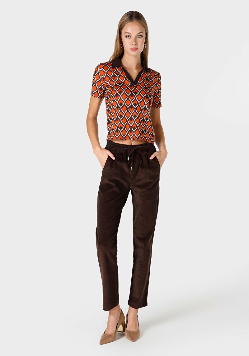 Изображение Женские коричневые брюки стандартного кроя с высокой талией и прямым силуэтом