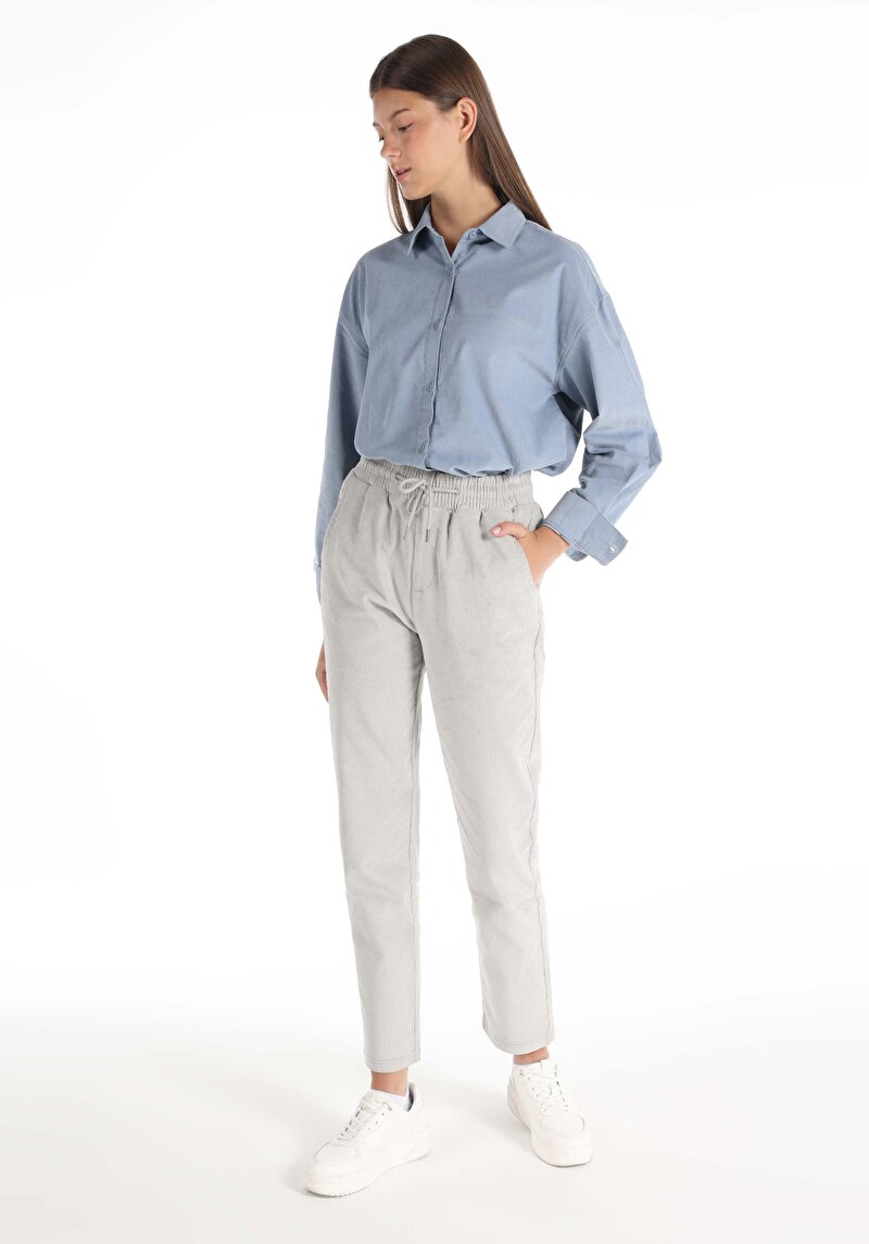 Изображение Женские серые брюки стандартного кроя с высокой талией и прямыми штанинами