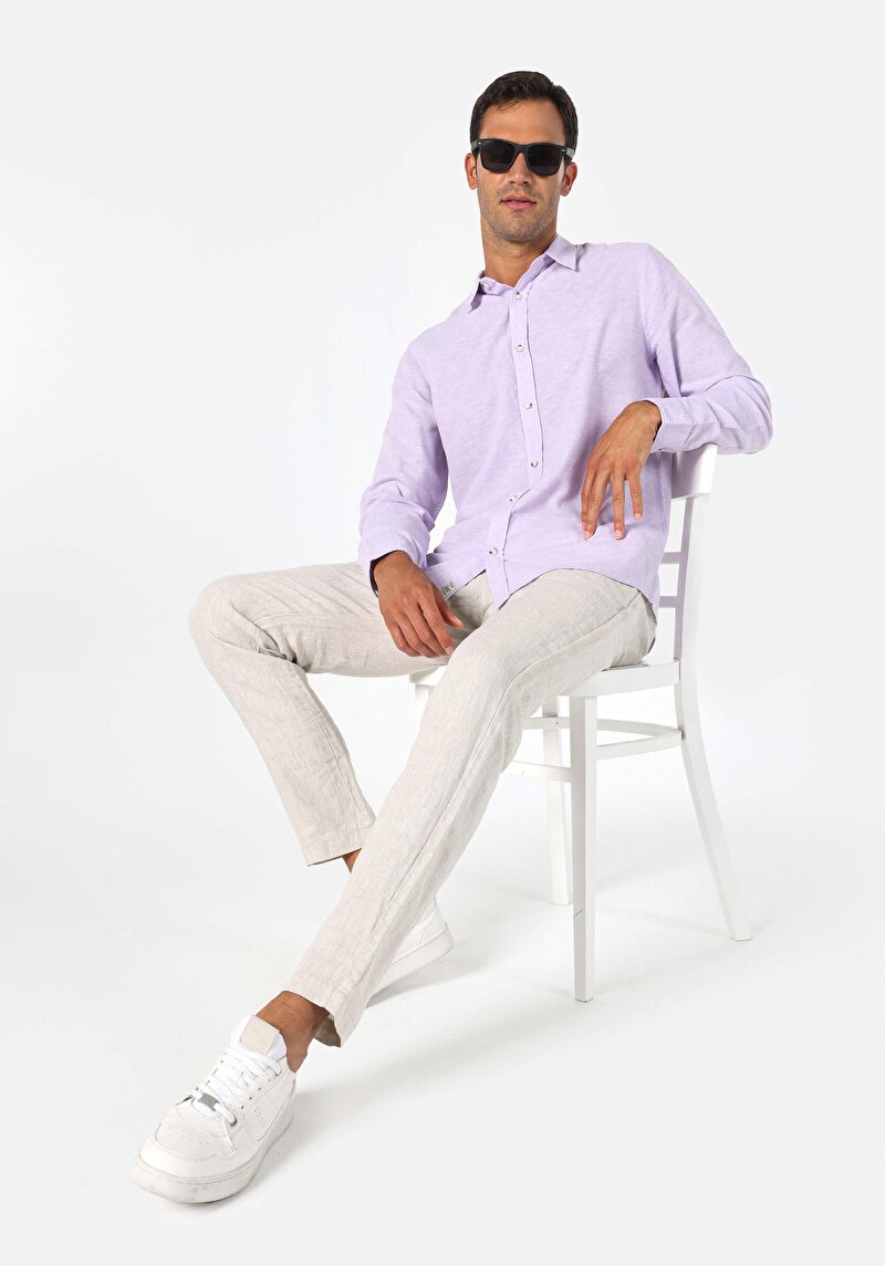 Изображение Мужская фиолетовая рубашка прямого кроя с вырезом и длинными рукавами удобной посадки