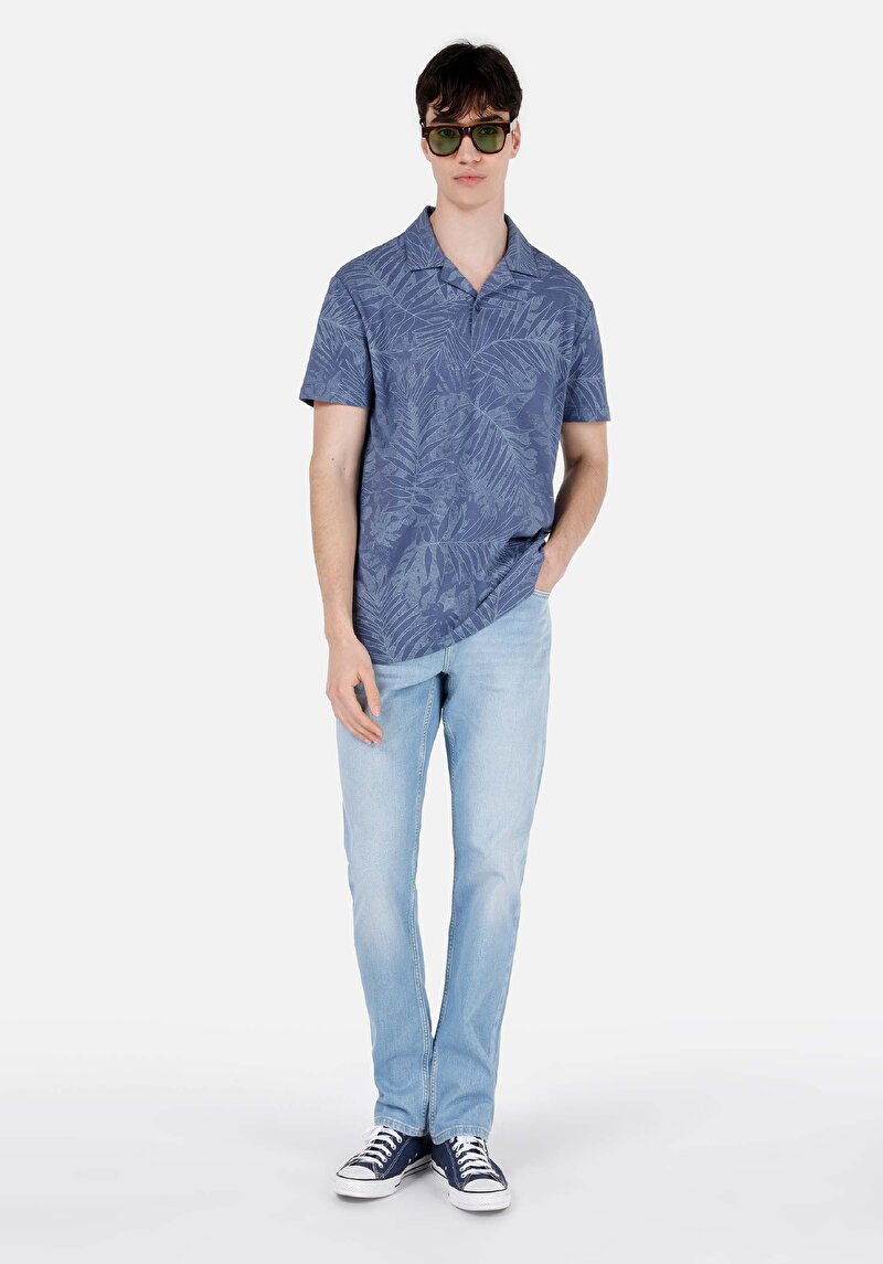 Изображение Мужские джинсы цвета индиго прямого кроя