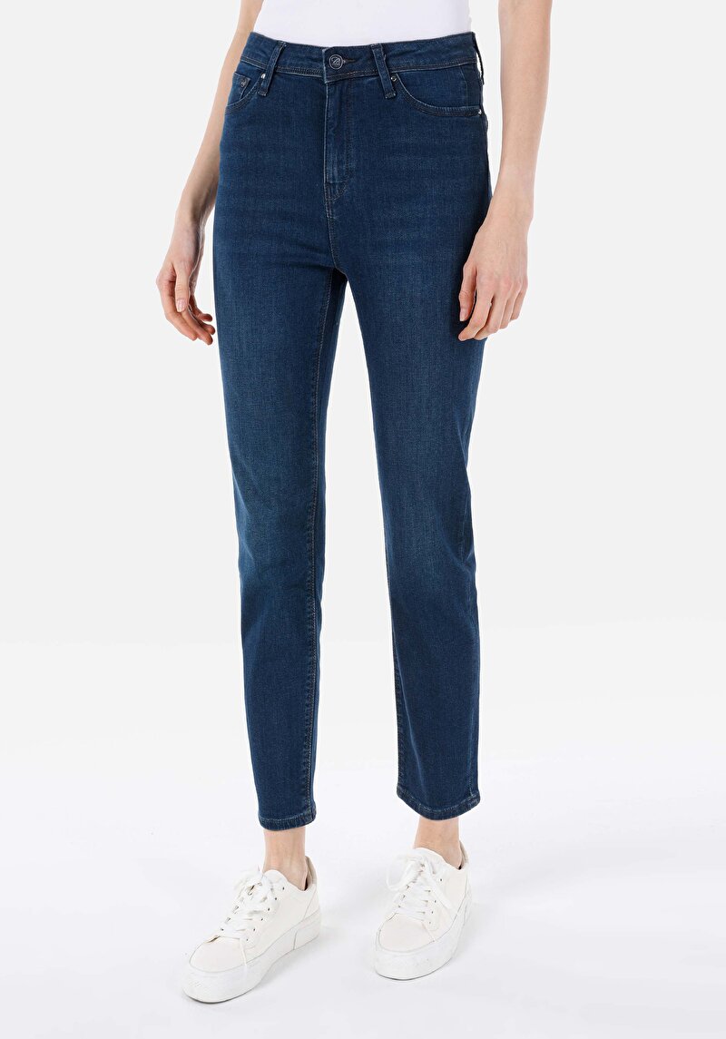 Показать информацию о Женские джинсы тёмно-индиго цвета приталенного кроя