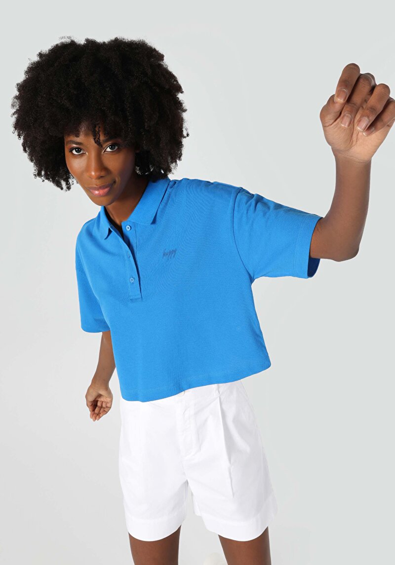 Изображение Женская синяя футболка поло прямого кроя с коротким рукавом