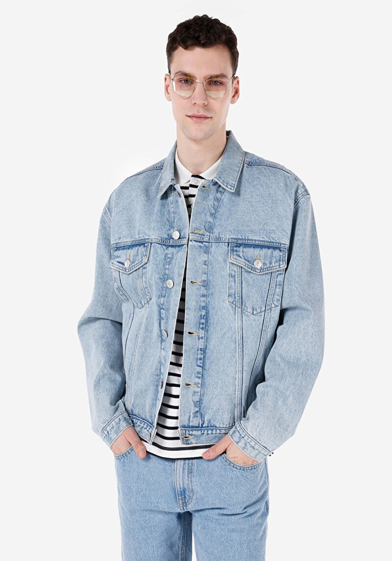 Изображение Мужской синий пиджак на пуговицах