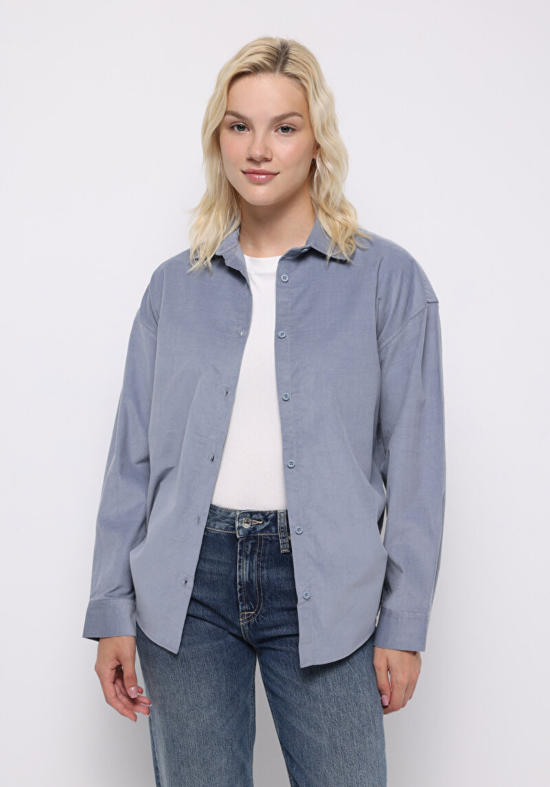 Изображение Женская синяя рубашка стандартного кроя, прямого силуэта, с длинным рукавом