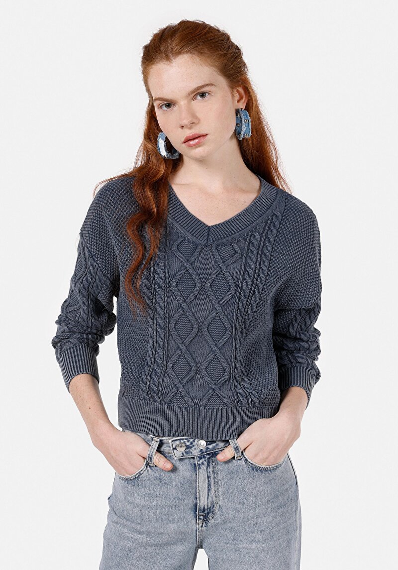 Изображение Женский синий свитер с v-образным вырезом, обычного кроя