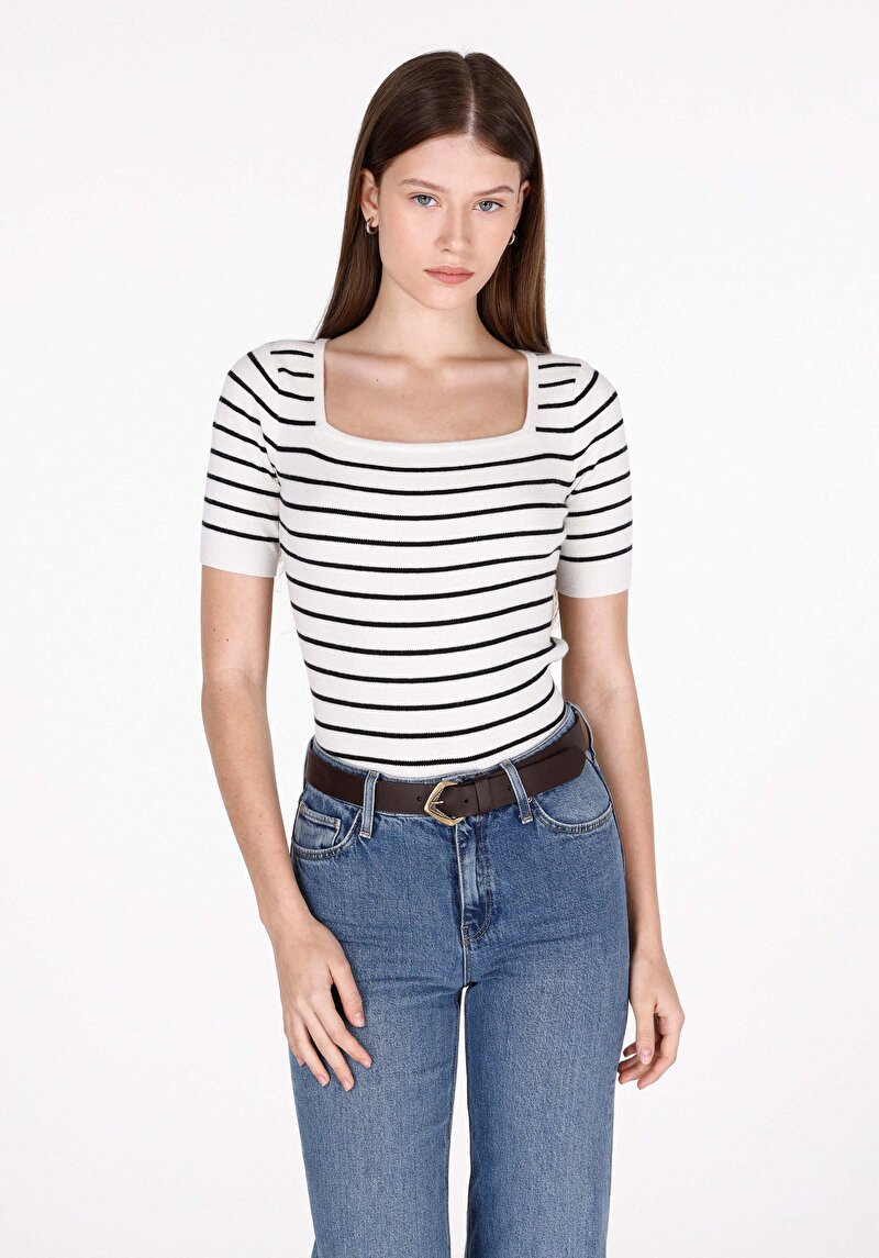 Изображение Женский свитер с коротким рукавом