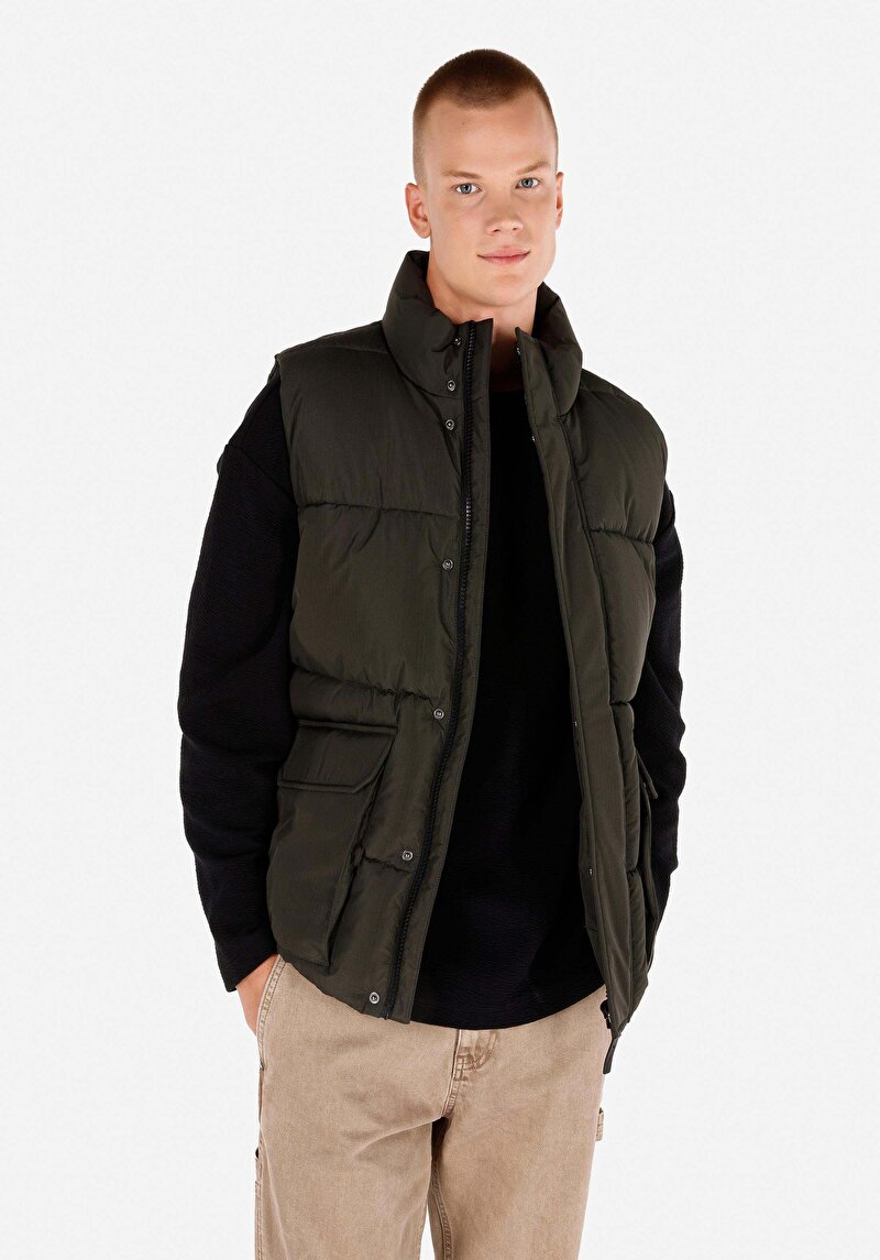 Изображение Мужской зеленый жилет стандартного кроя