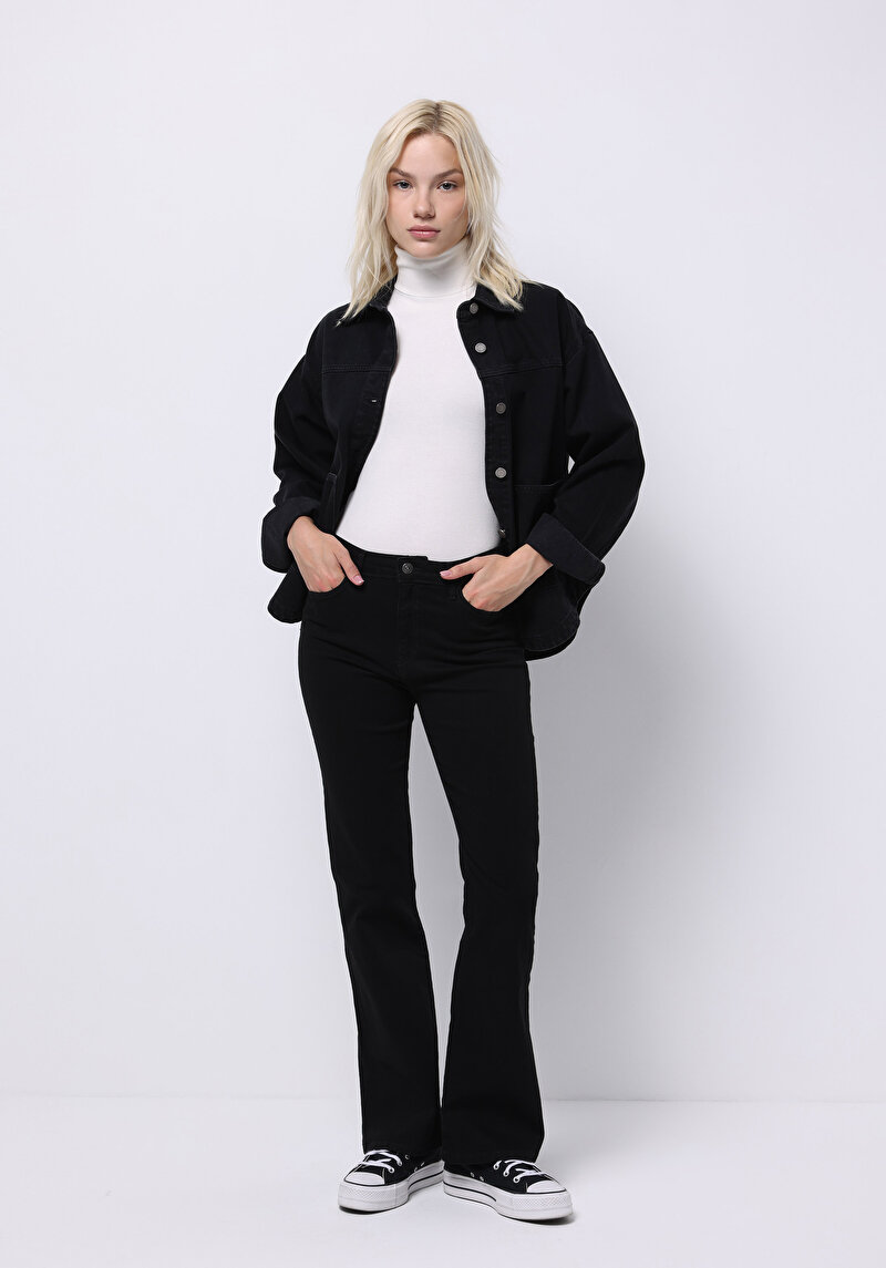 Изображение Женские джинсы из денима стандартного кроя со средней посадкой