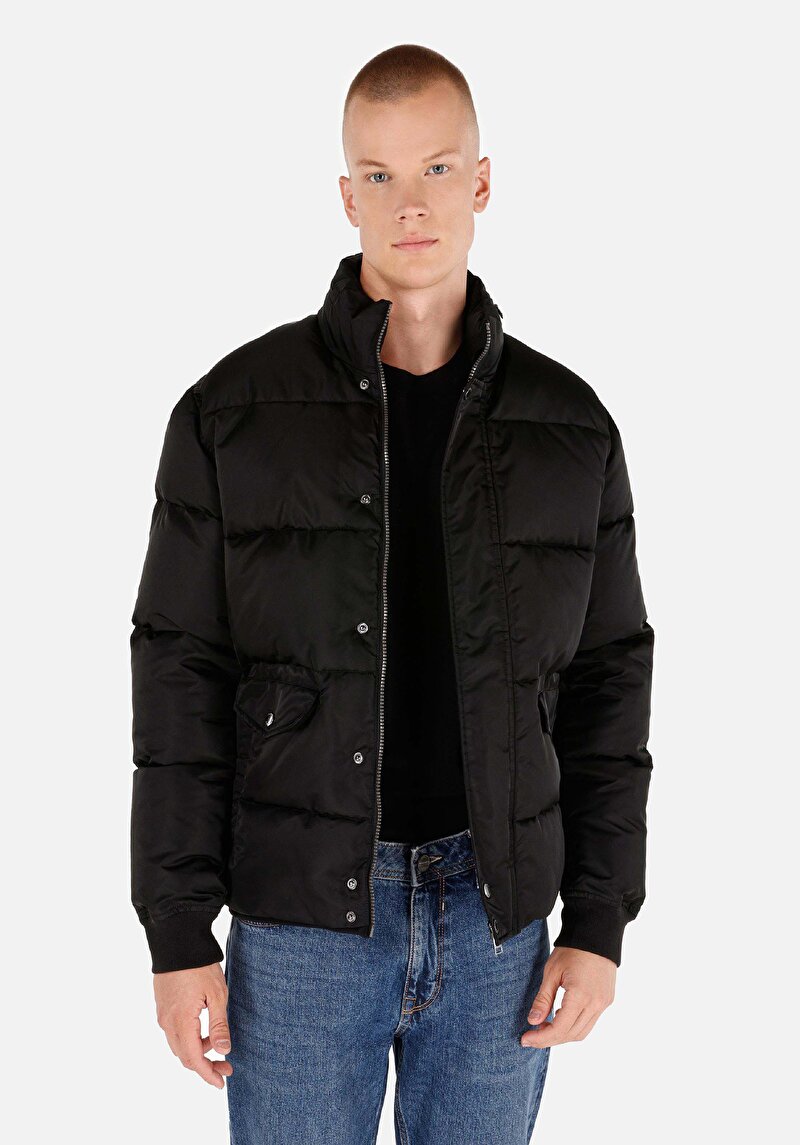 Изображение Мужское черное пальто прямого кроя